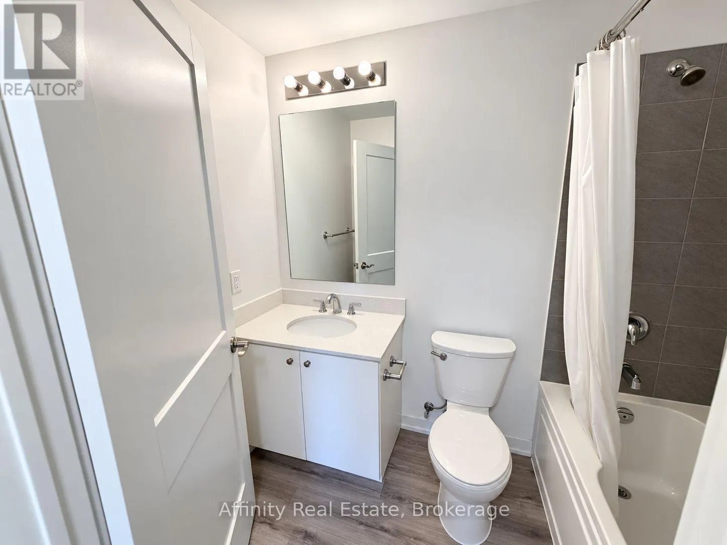 212 - 251 NORTHFIELD DRIVE E
