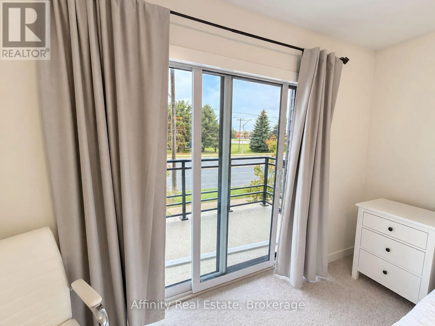 212 - 251 NORTHFIELD DRIVE E