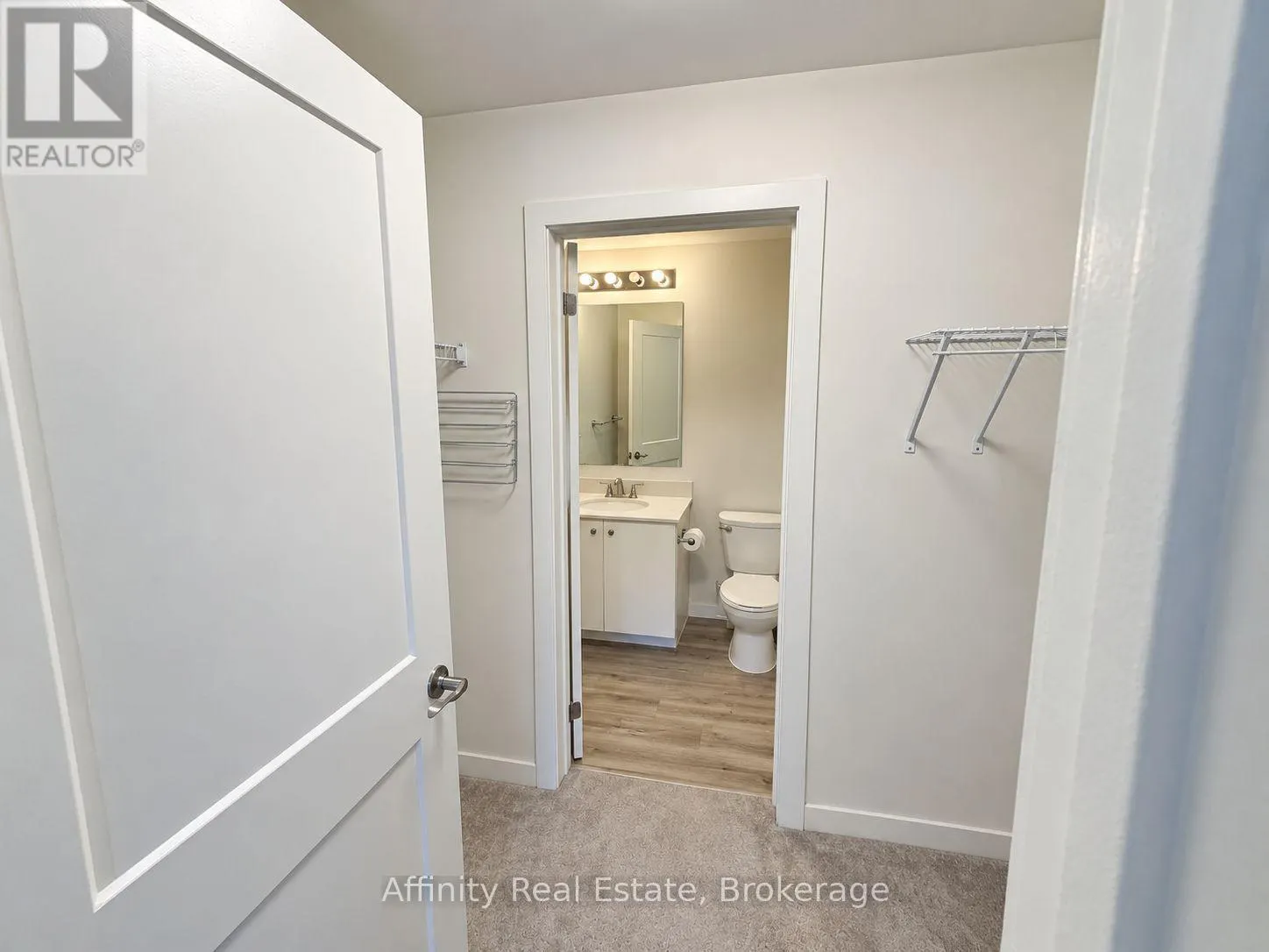 212 - 251 NORTHFIELD DRIVE E