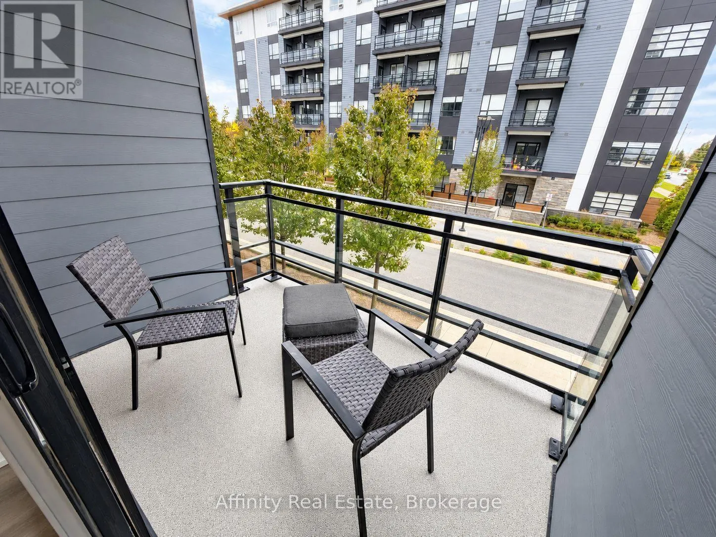 212 - 251 NORTHFIELD DRIVE E