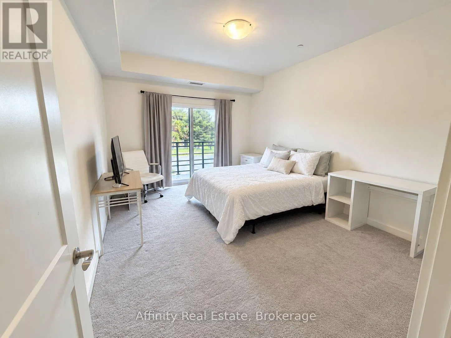 212 - 251 NORTHFIELD DRIVE E