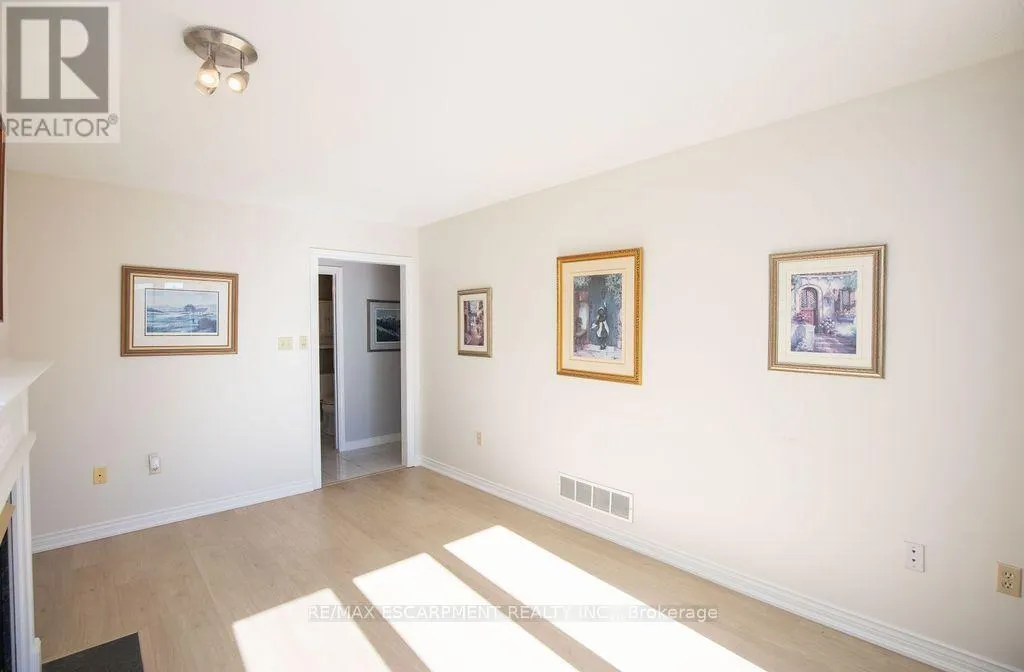 7 FALCONRIDGE DRIVE