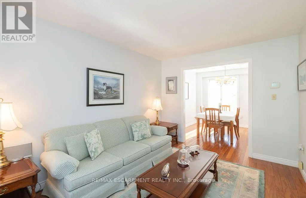 7 FALCONRIDGE DRIVE