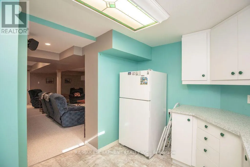 7 FALCONRIDGE DRIVE