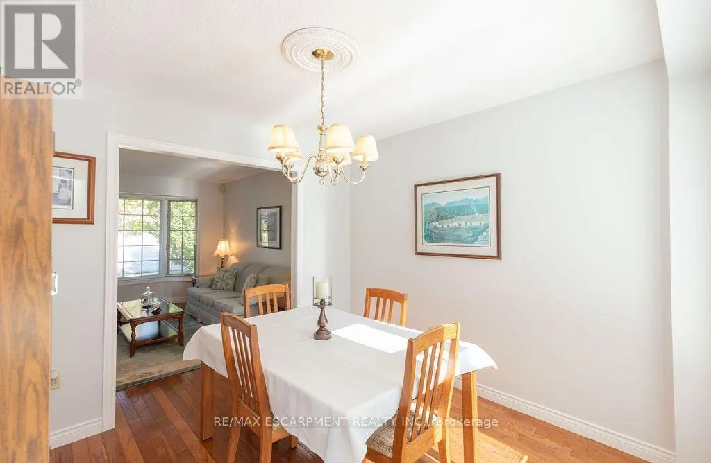 7 FALCONRIDGE DRIVE