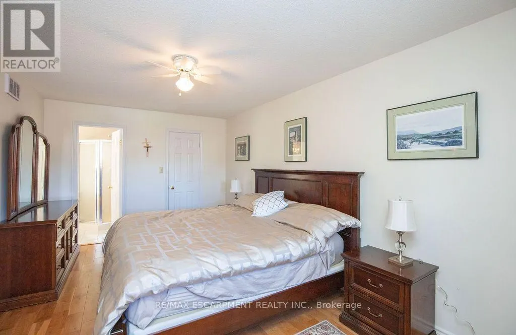 7 FALCONRIDGE DRIVE