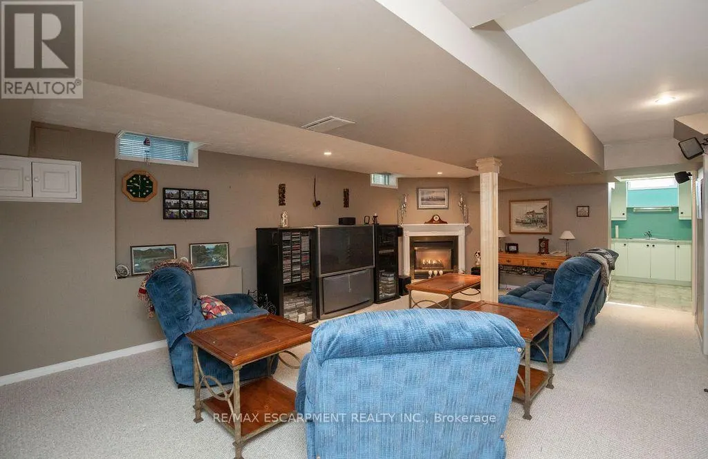 7 FALCONRIDGE DRIVE