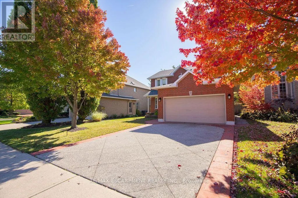 7 FALCONRIDGE DRIVE