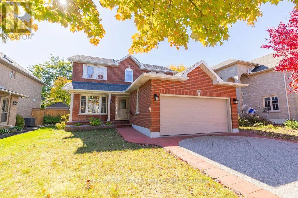 7 FALCONRIDGE DRIVE