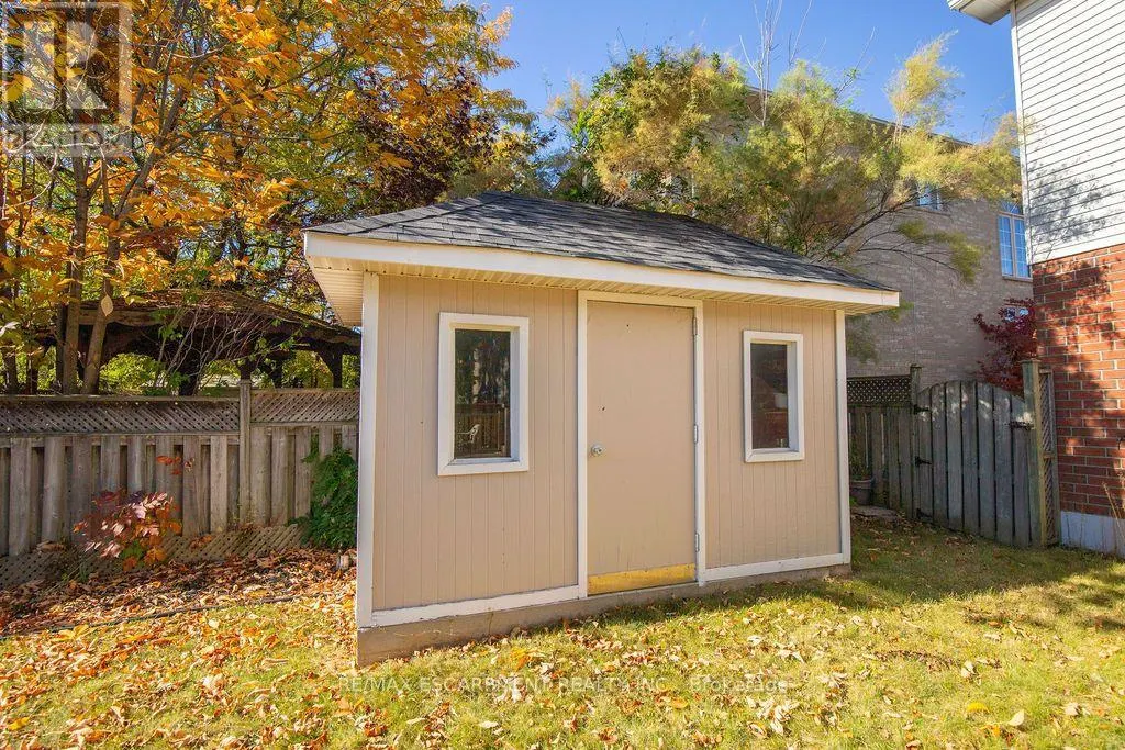 7 FALCONRIDGE DRIVE