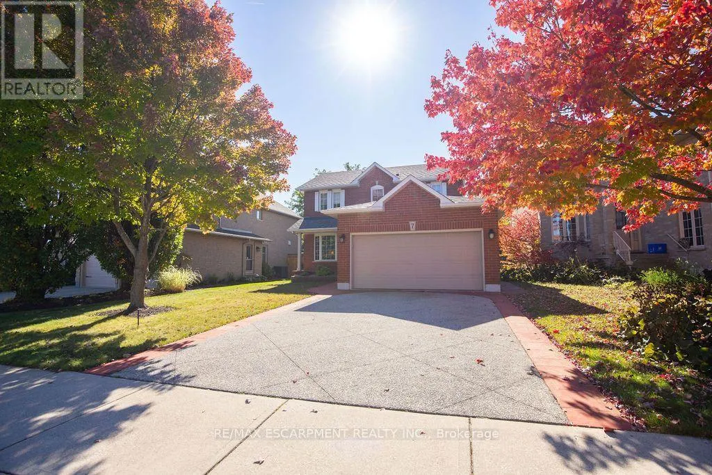 7 FALCONRIDGE DRIVE