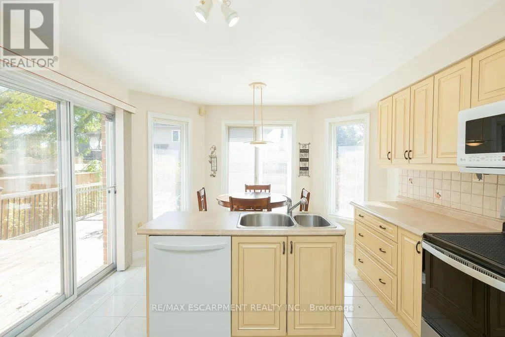 7 FALCONRIDGE DRIVE