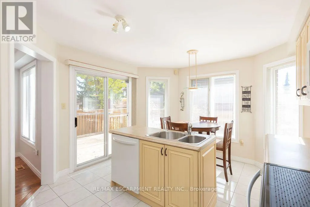 7 FALCONRIDGE DRIVE