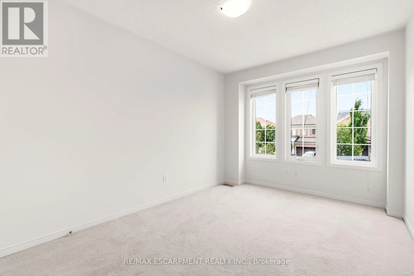215 NISBET BOULEVARD