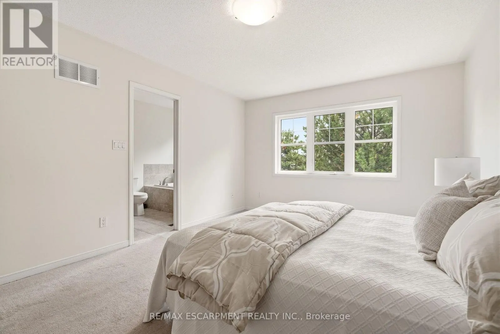 215 NISBET BOULEVARD