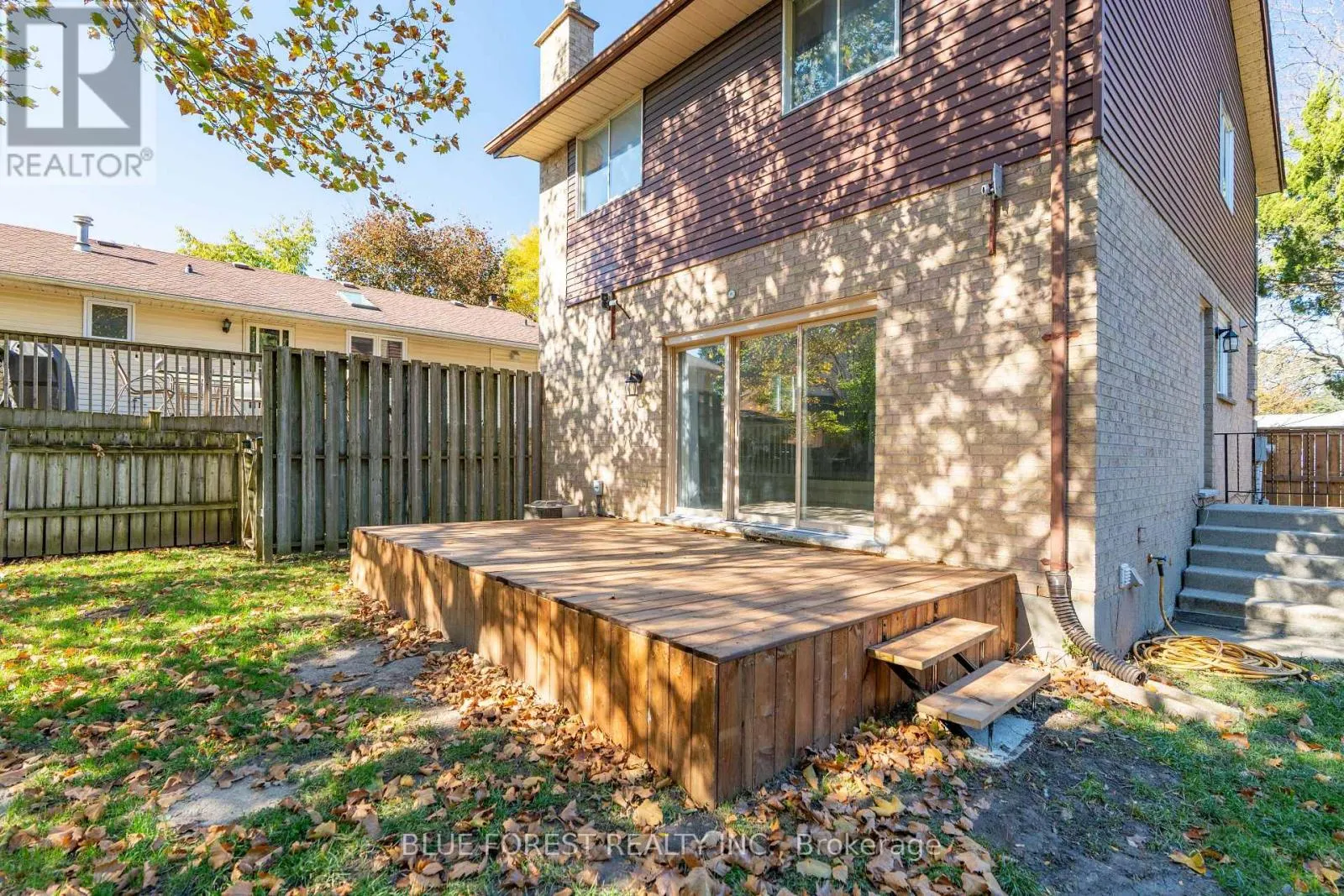 1048 MAHOGANY ROAD