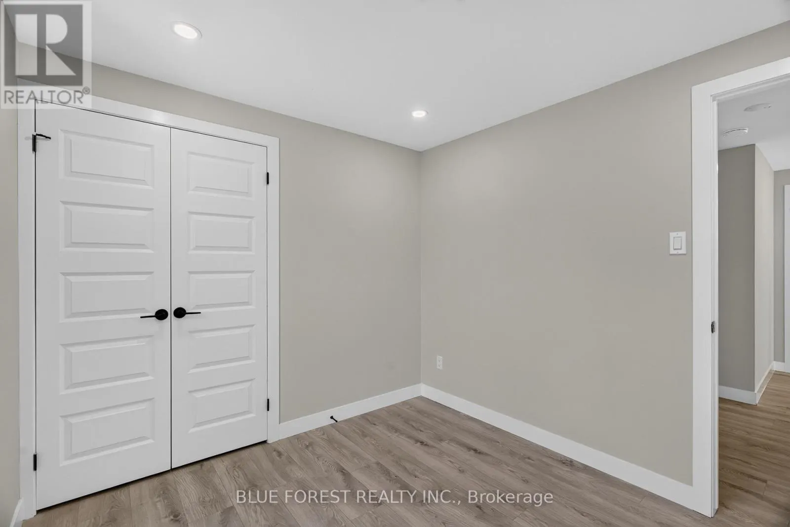1048 MAHOGANY ROAD