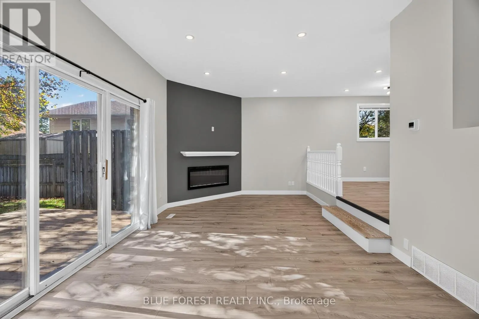 1048 MAHOGANY ROAD