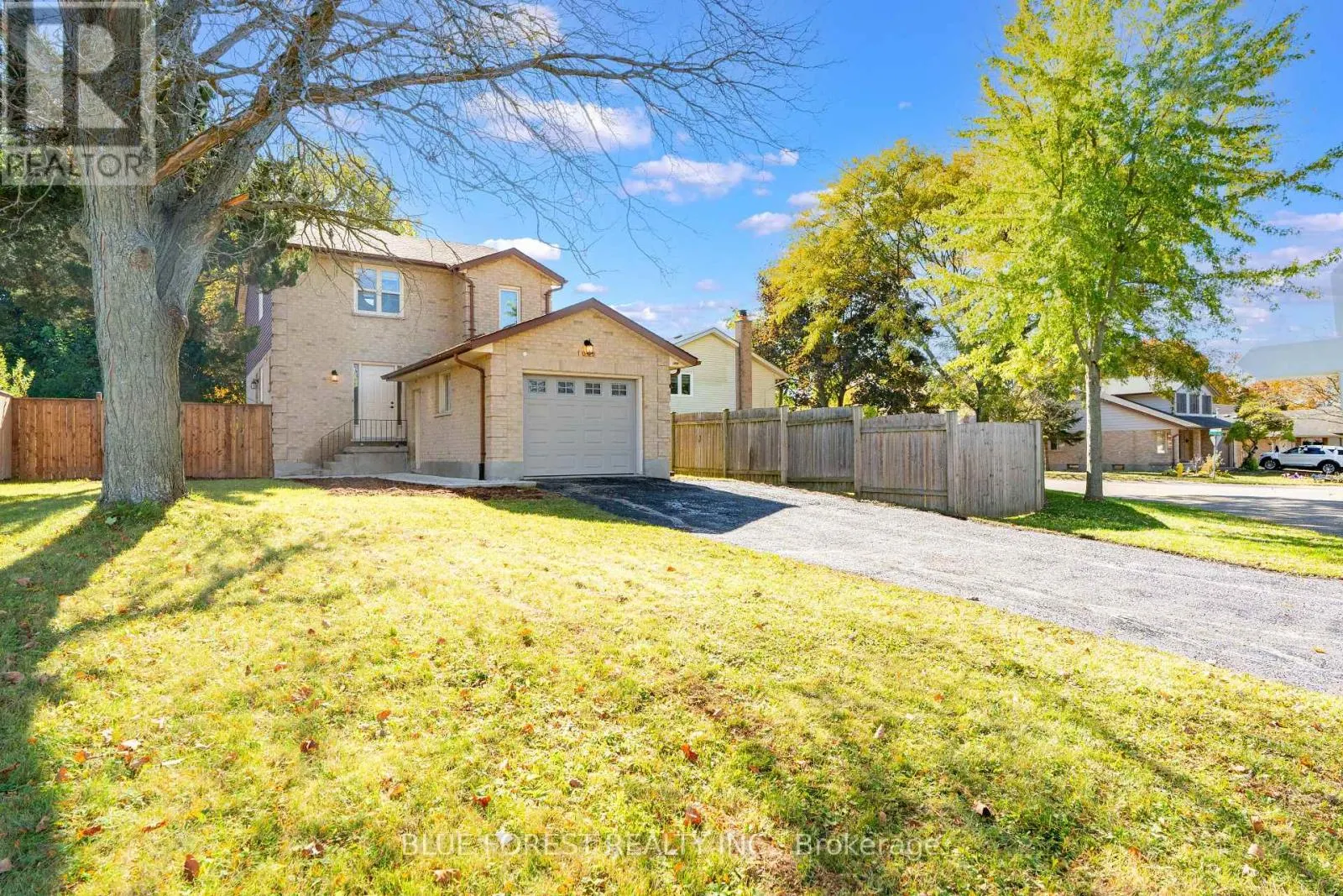 1048 MAHOGANY ROAD
