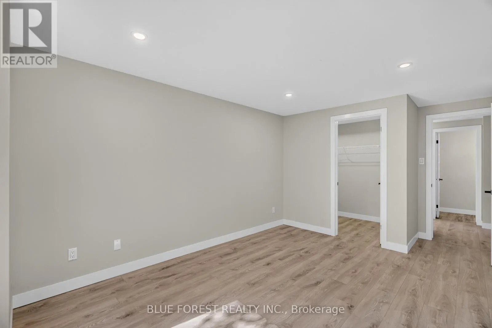 1048 MAHOGANY ROAD