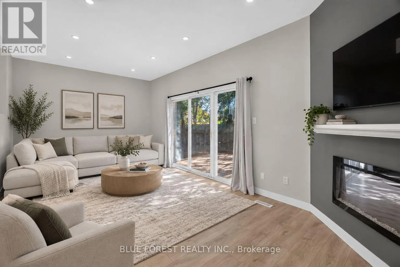 1048 MAHOGANY ROAD