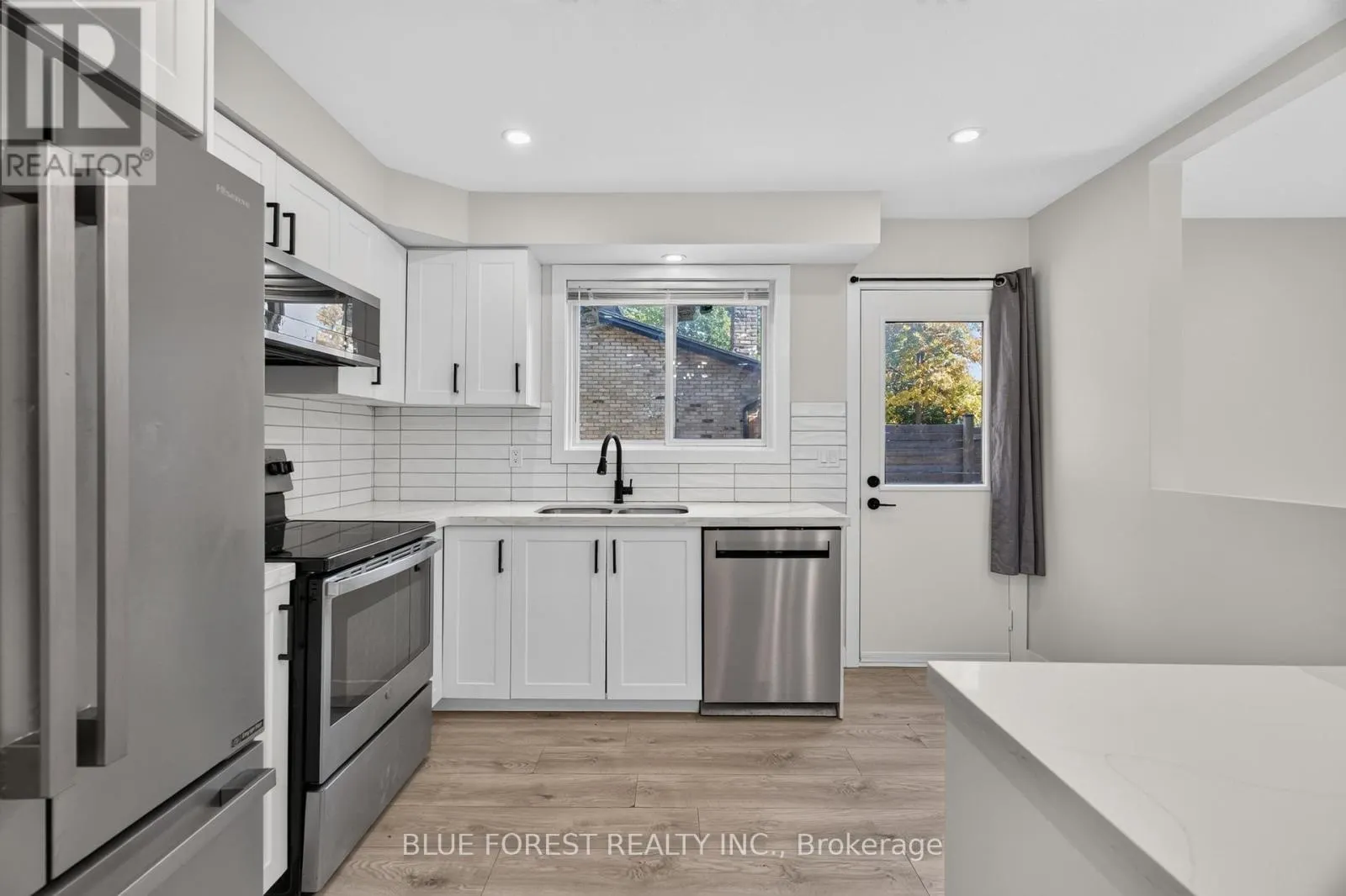 1048 MAHOGANY ROAD