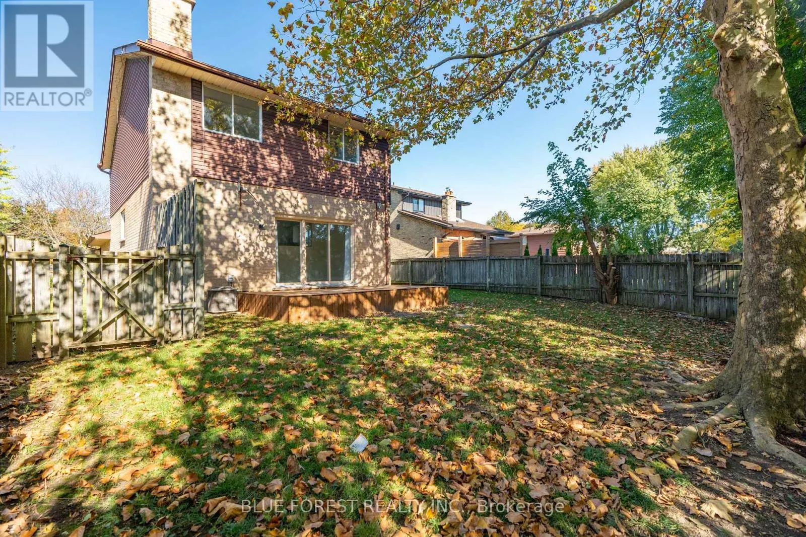1048 MAHOGANY ROAD