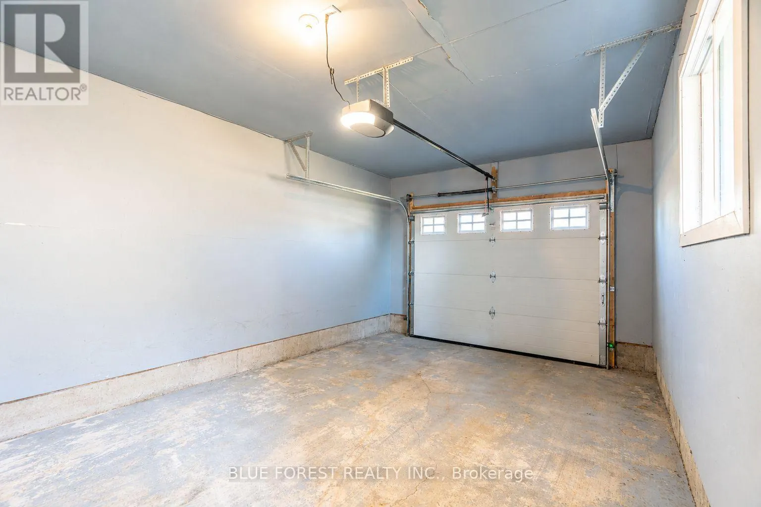 1048 MAHOGANY ROAD