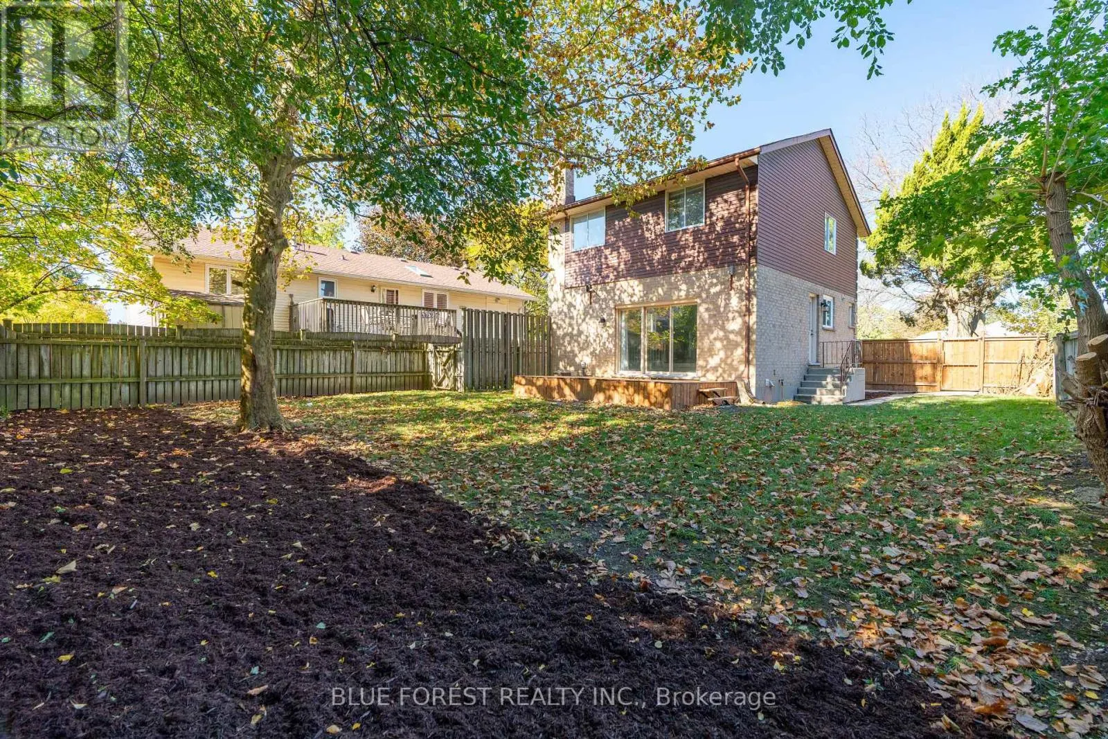 1048 MAHOGANY ROAD