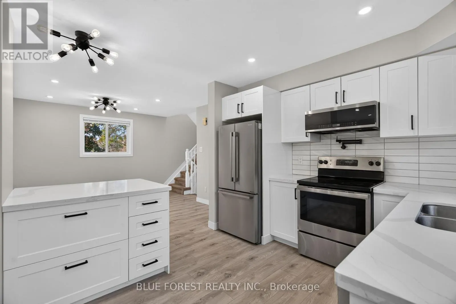 1048 MAHOGANY ROAD