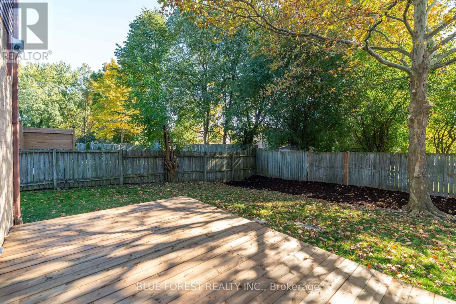 1048 MAHOGANY ROAD