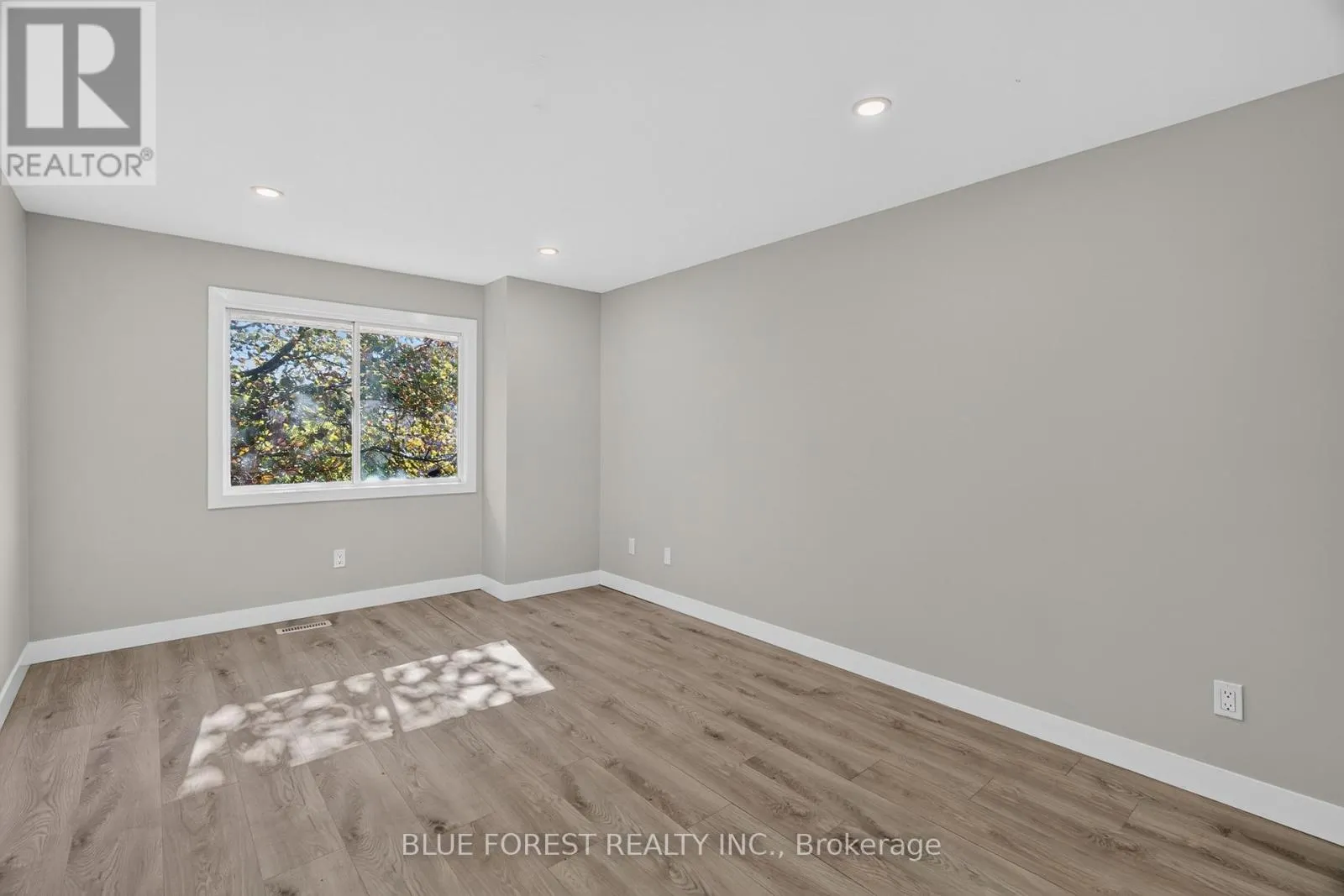 1048 MAHOGANY ROAD