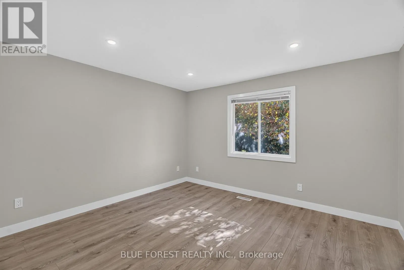 1048 MAHOGANY ROAD