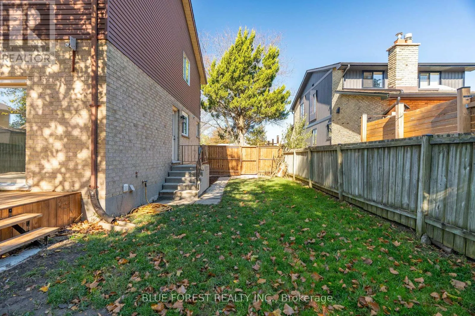 1048 MAHOGANY ROAD