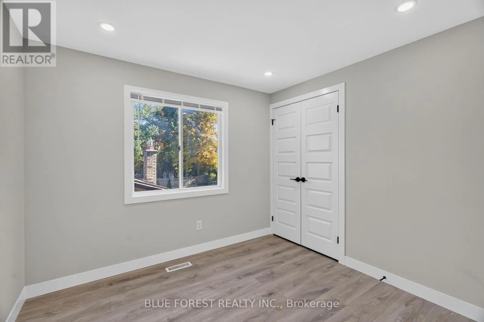 1048 MAHOGANY ROAD