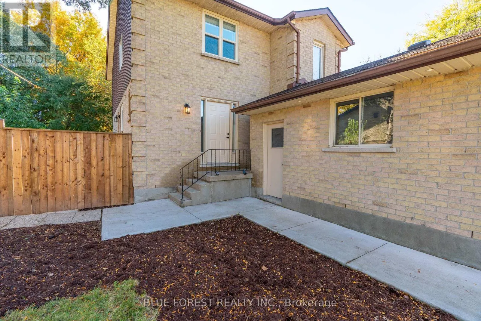 1048 MAHOGANY ROAD
