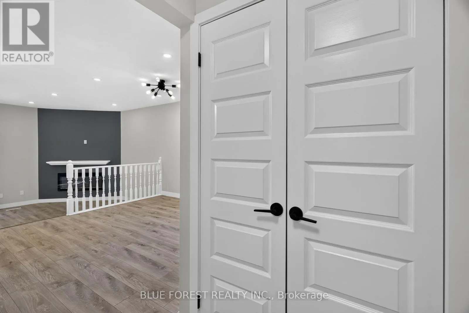 1048 MAHOGANY ROAD