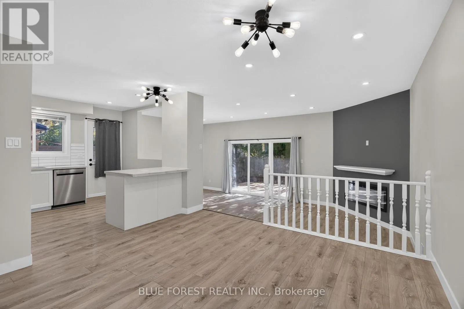 1048 MAHOGANY ROAD