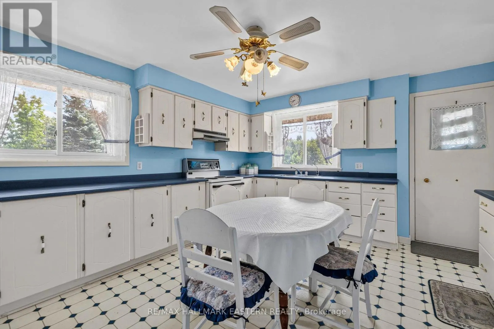 921 ROBINSON ROAD