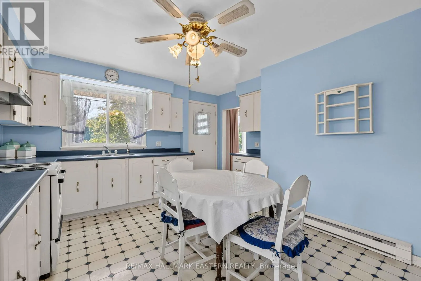 921 ROBINSON ROAD
