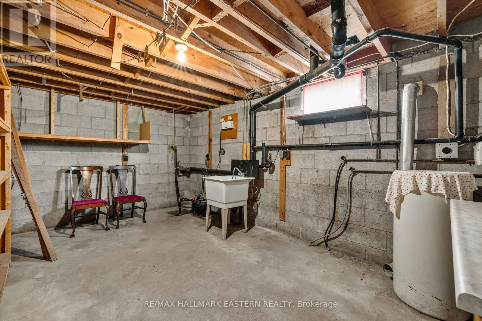 921 ROBINSON ROAD