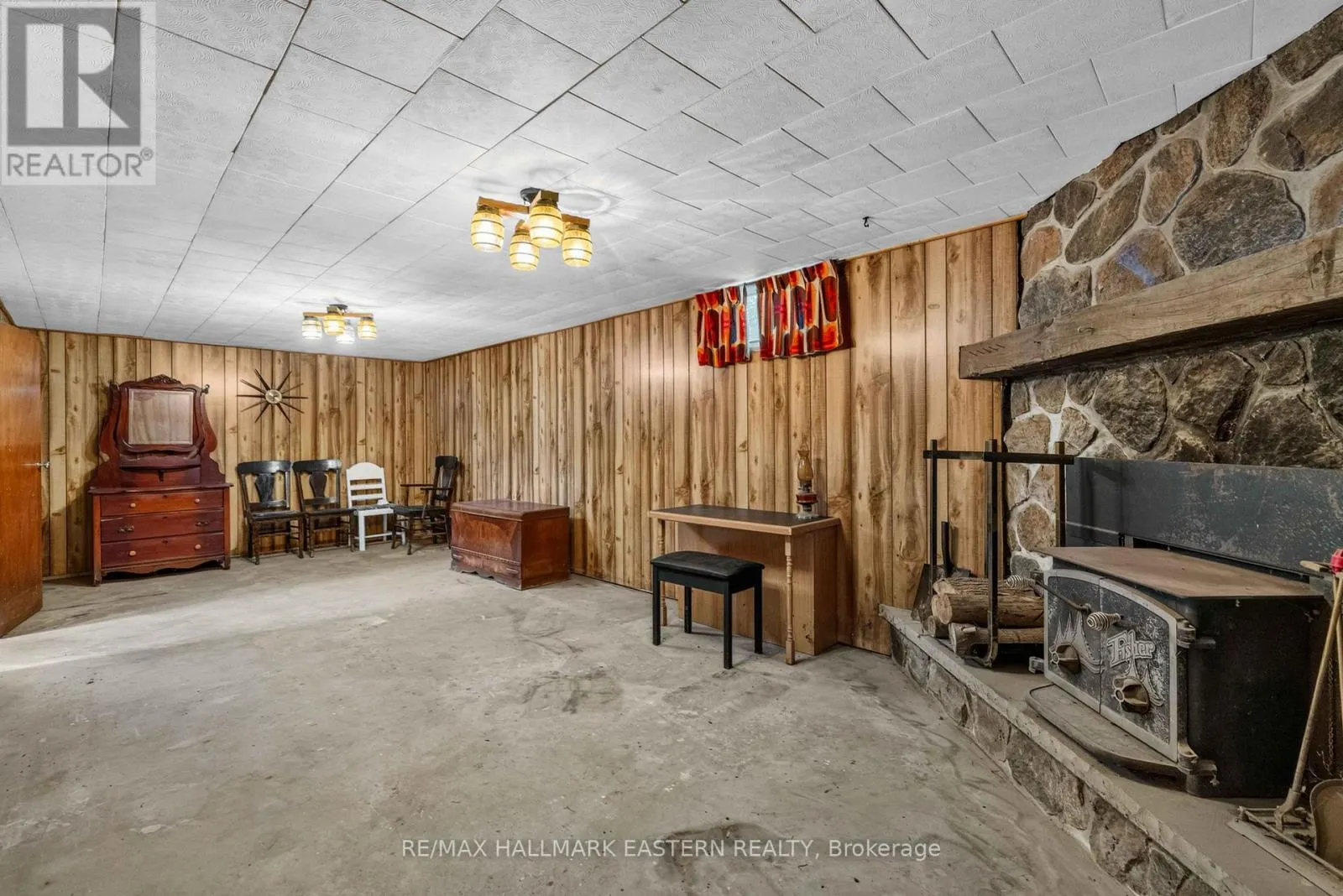 921 ROBINSON ROAD