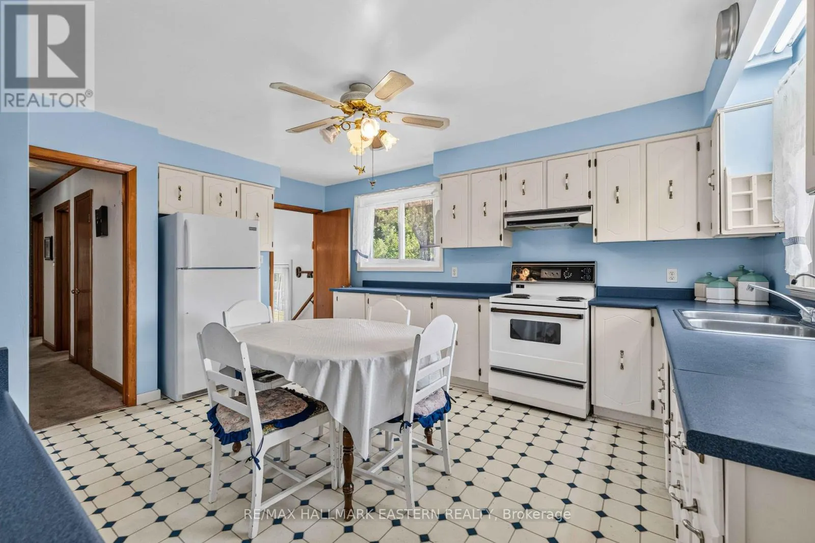 921 ROBINSON ROAD