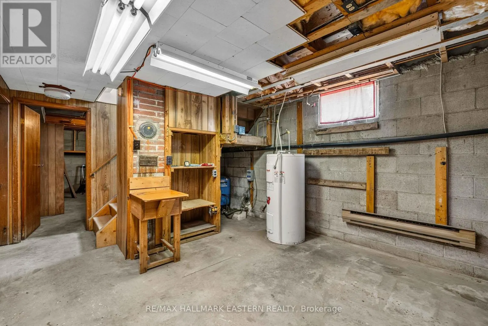 921 ROBINSON ROAD