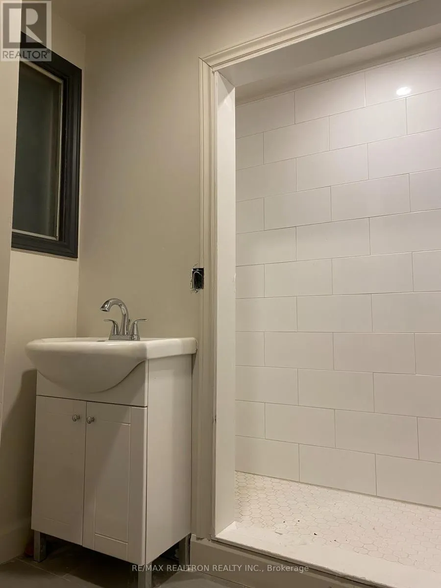 UNIT 2 - 192 LINCOLN ROAD W