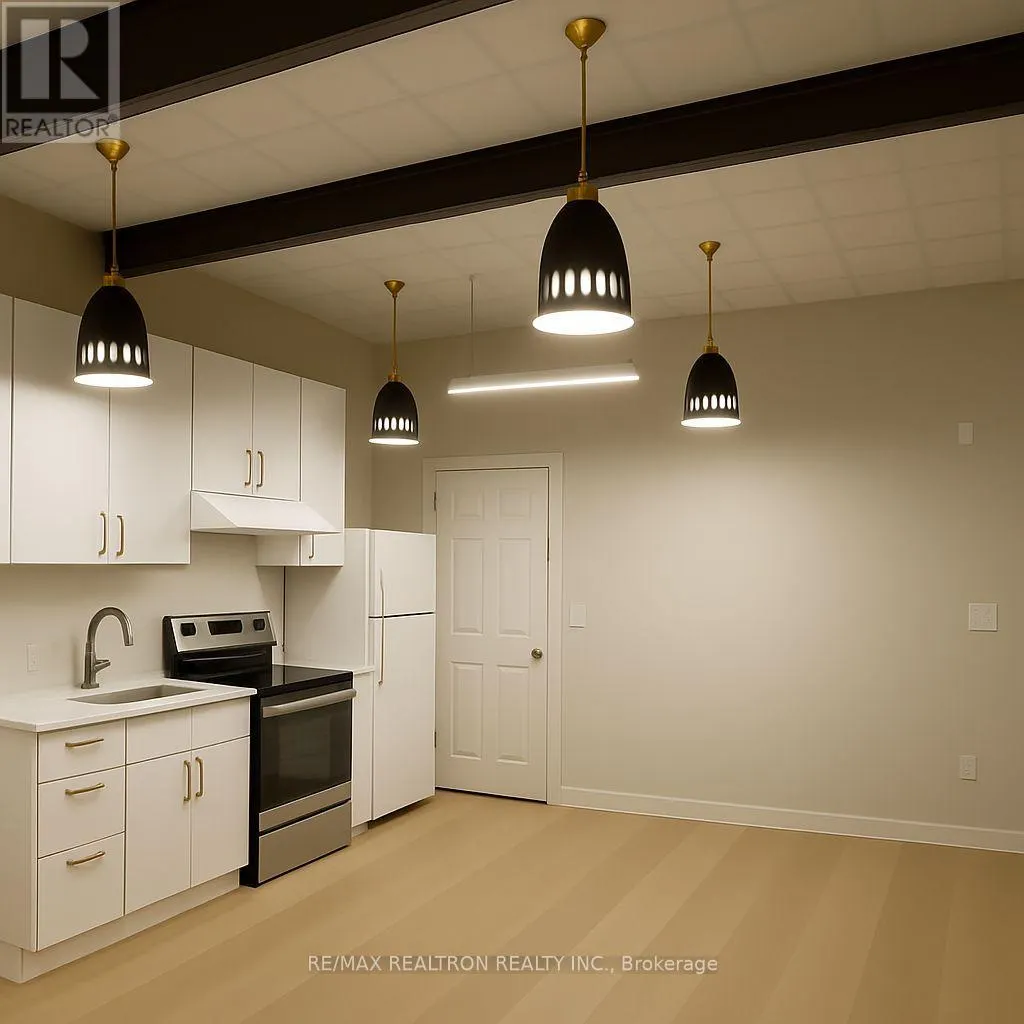 UNIT 2 - 192 LINCOLN ROAD W