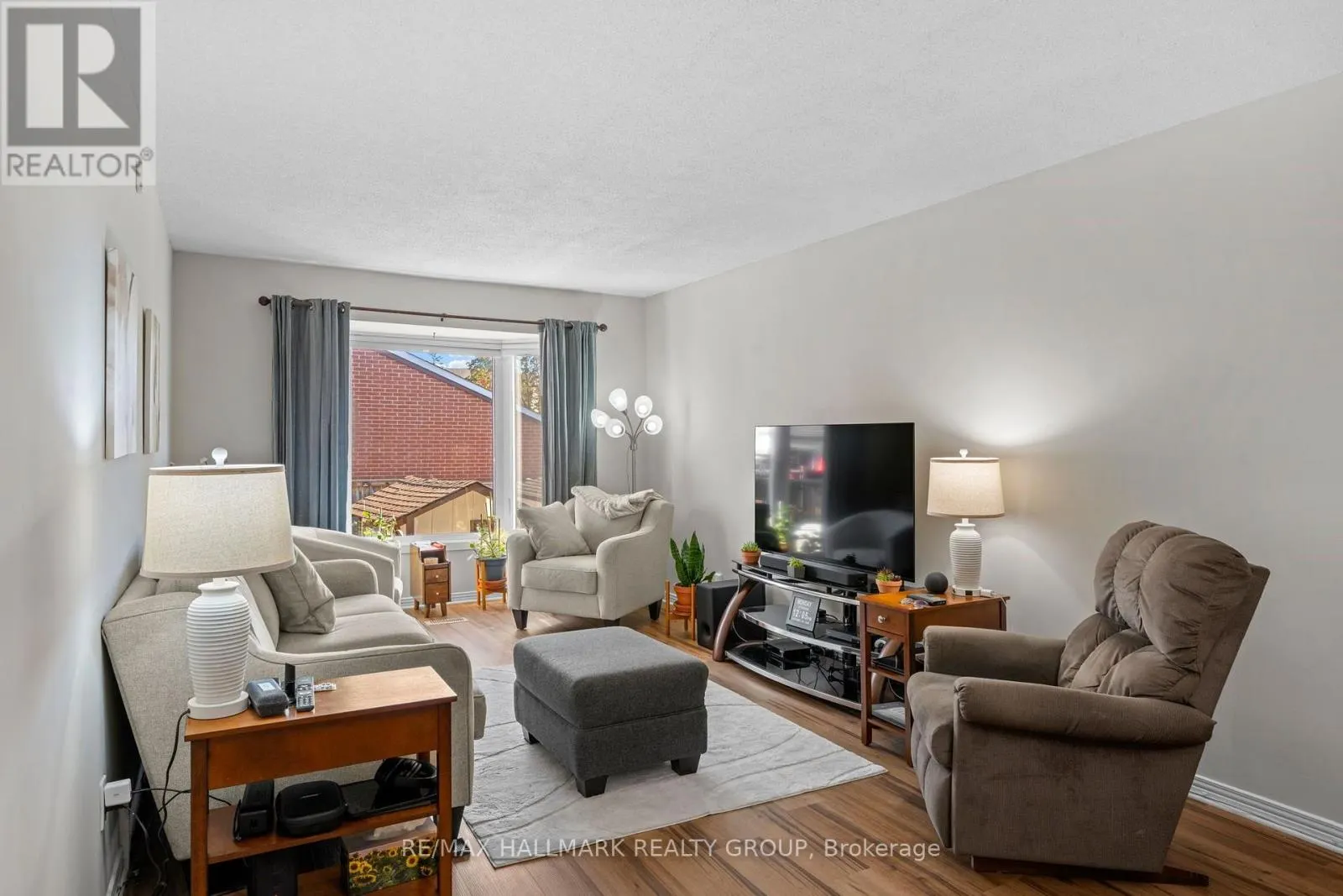 9 FIRESIDE CRESCENT
