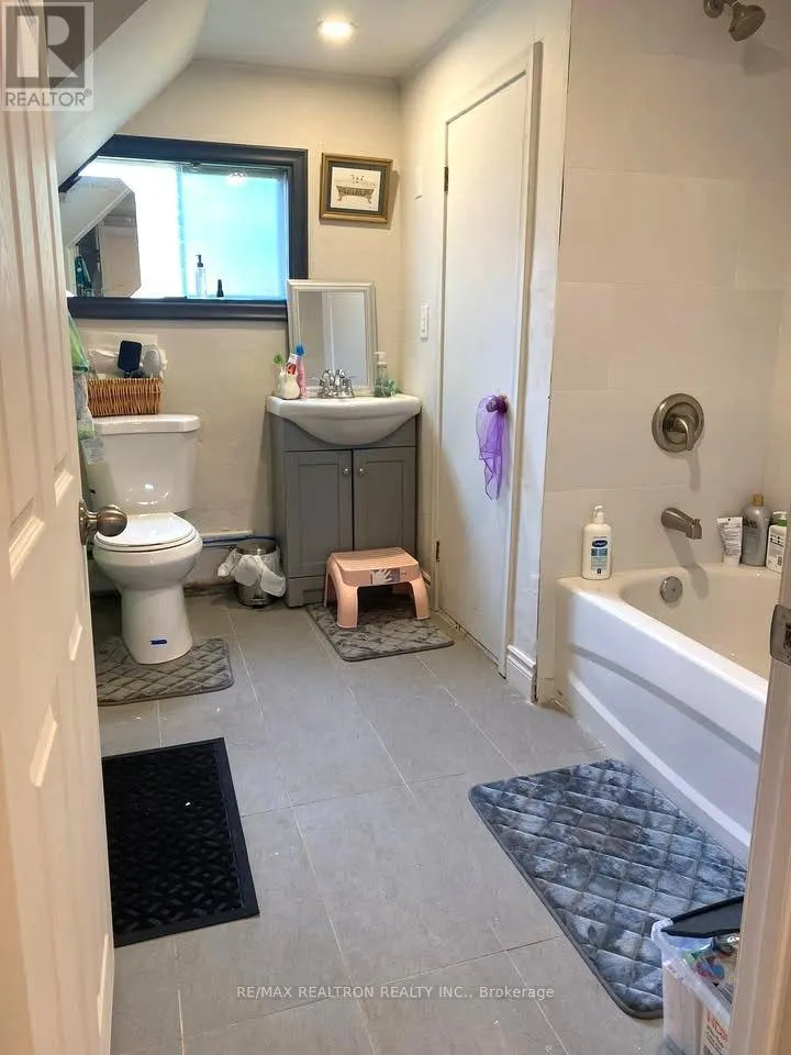 UNIT 3 - 192 LINCOLN ROAD W