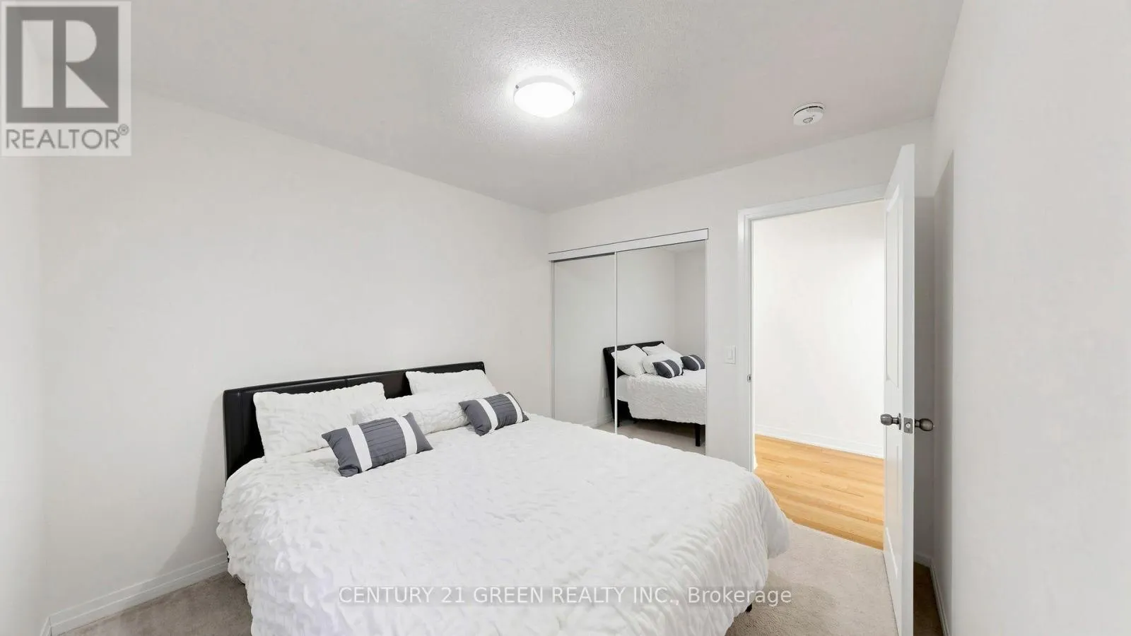 135 FAIREY CRESCENT