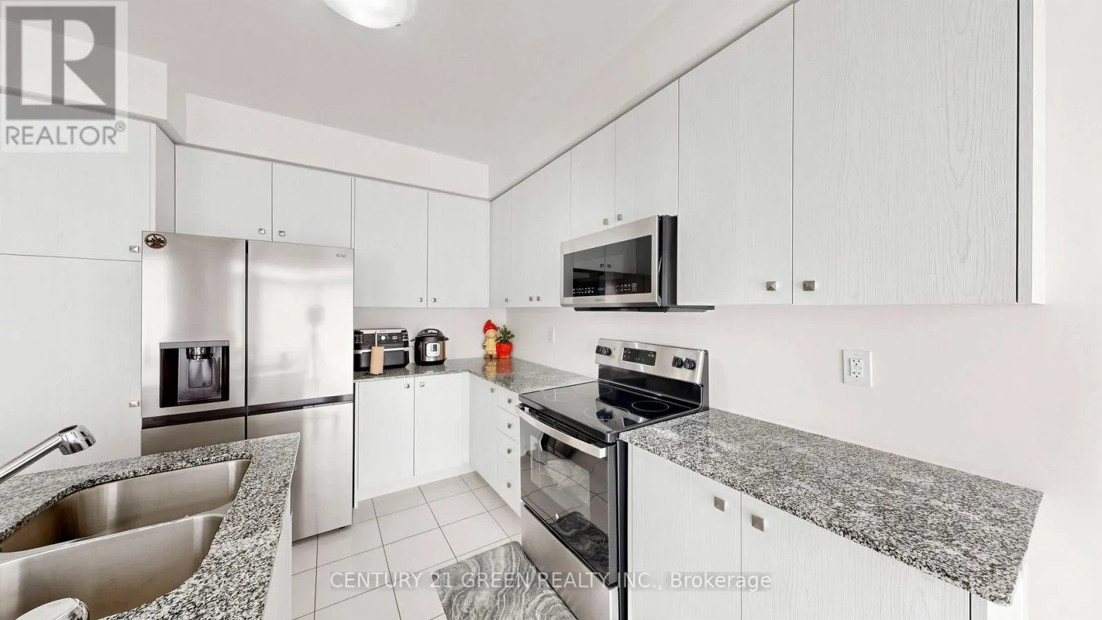 135 FAIREY CRESCENT